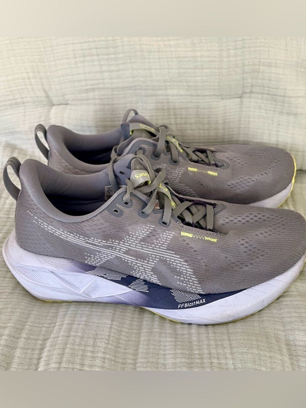 ASICS Novablast 5 Women’s Grey/Purple running shoe, size US 9